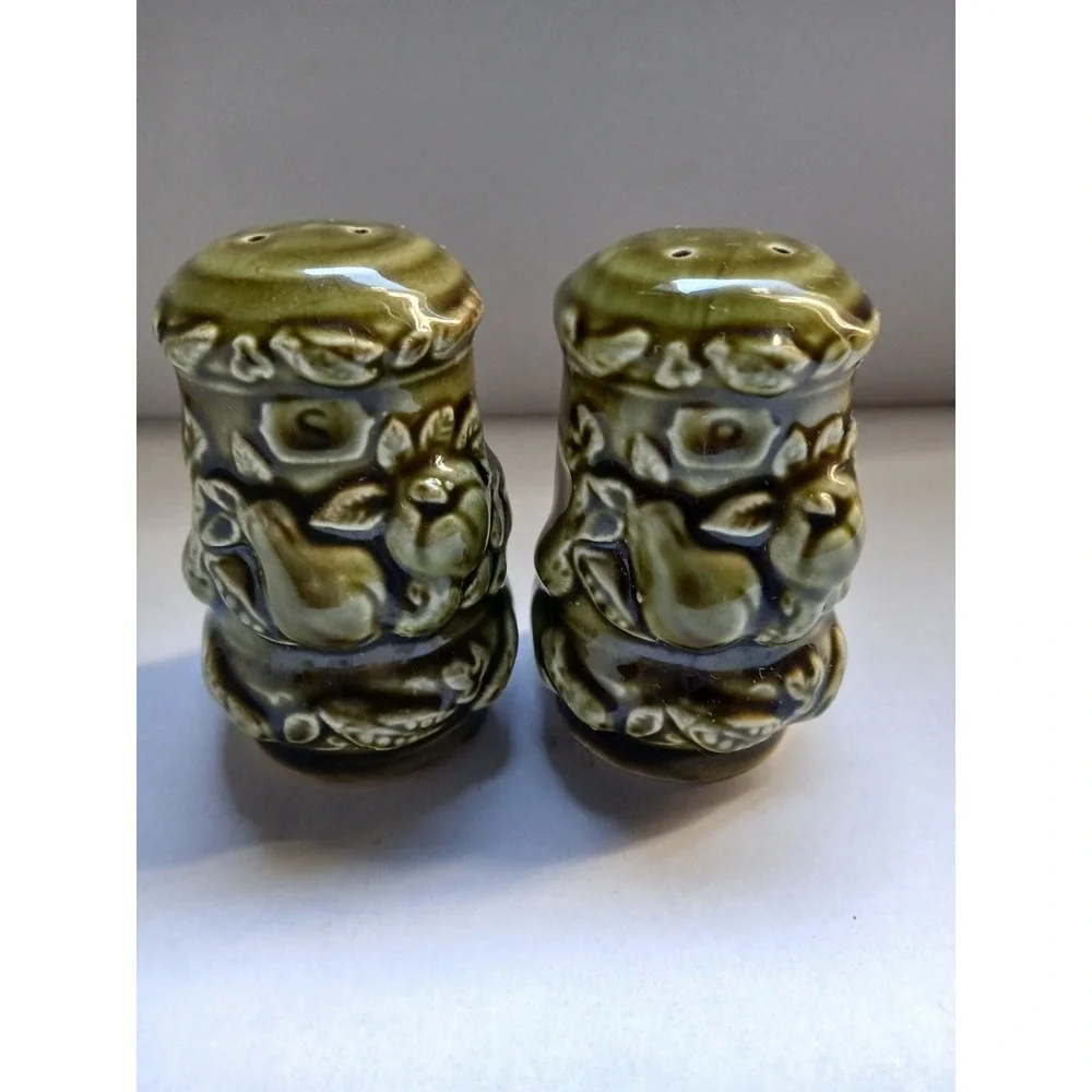 Vintage Harves Olive Green Glaze W/ Fruit & Veg • Salt & Pepper Shakers‎ • Japan
